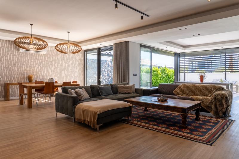 5 Bedroom Property for Sale in Val De Vie Estate Western Cape